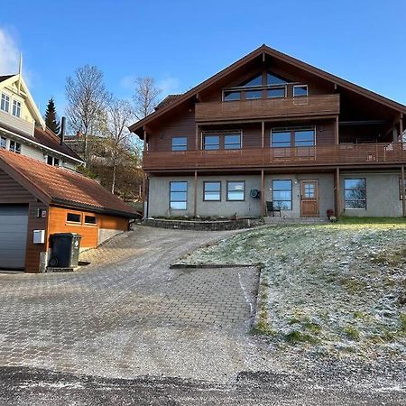 Leilighet I Rolig Gate Med Utsikt Og Gratis Parkering Tromsø Eksteriør bilde