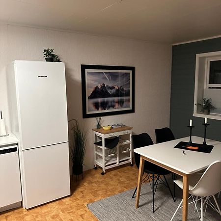 Leilighet I Rolig Gate Med Utsikt Og Gratis Parkering Tromsø Eksteriør bilde